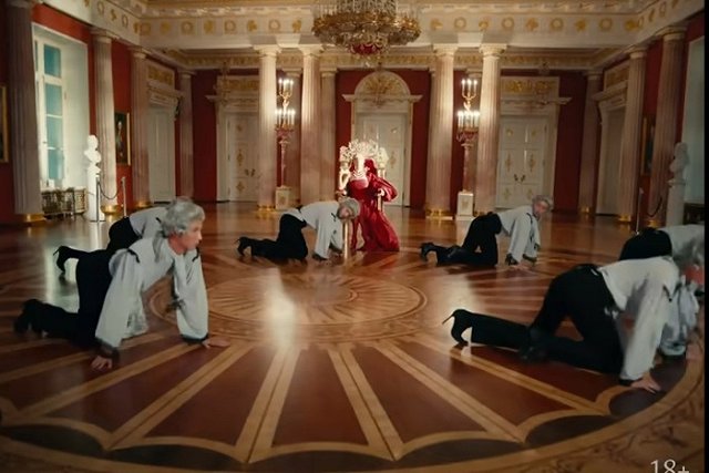 Стало известно, на какую сумму в день питается на гастролях Клава Кока