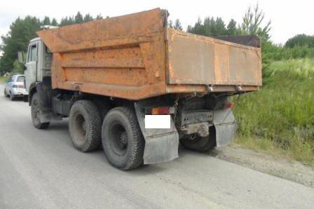 «КамАЗ» насмерть сбил пожилого водителя мопеда на Урале