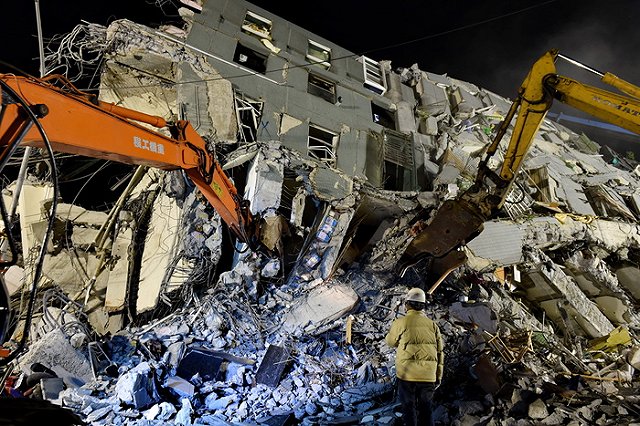 Число жертв землетрясения на Тайване достигло 23