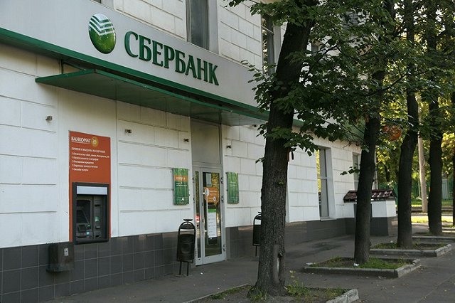 СМИ: Сбербанк уволил сотрудников и тут же набрал новых — на меньшие деньги