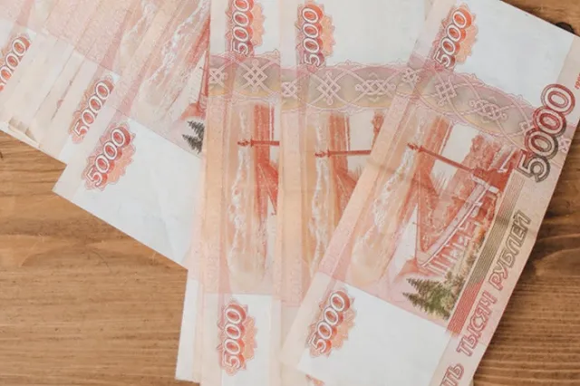 «История будет конфликтной». Эксперты выступили за общегородское голосование по купюре 5000 рублей