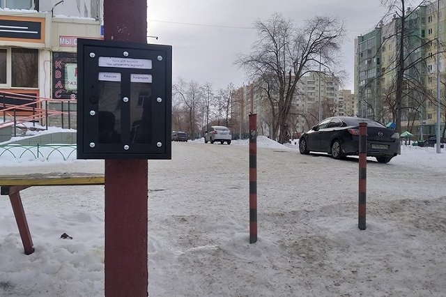 В Копейске экоактивист установил урну для «голосования окурками»