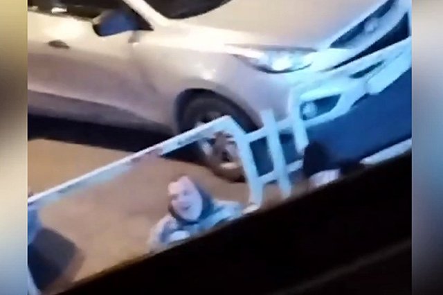 В центре Екатеринбурга посетители пивнушки достали местных жителей