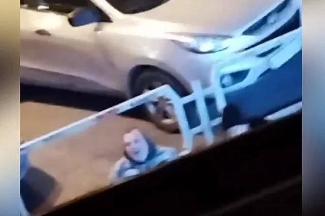 В центре Екатеринбурга посетители пивнушки достали местных жителей