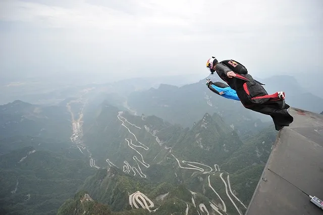 СМИ: Бейсджампер из Екатеринбурга Ратмир Нагимьянов разбился во Франции