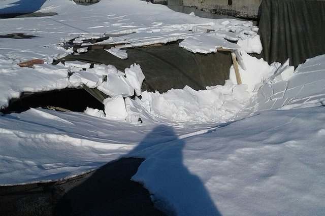 В Еланском военном городке рухнула крыша жилого дома