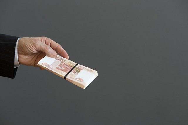 Муж захотел помочь жене с сотрудниками ГИБДД, но попал на скамью подсудимых