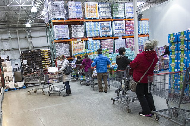 «Are you f***ing serious?». Жительница Канады рассказала о местной магазинной панике