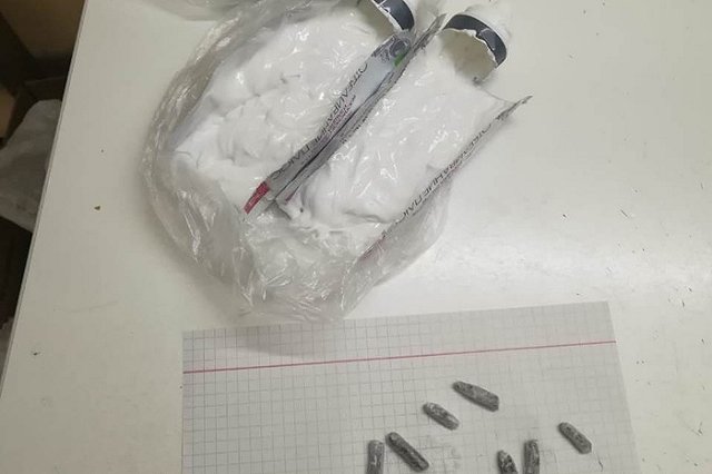 Гашиш в тюбике из-под зубной пасты: таможенники Кольцово пресекли попытку контрабанды наркотиков