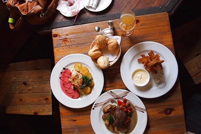 Ученые: Полностью отказаться от вредной еды нереально