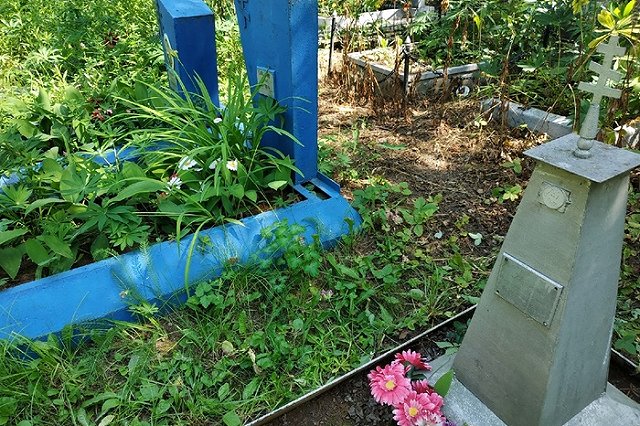 Горожане самостоятельно обустроили могилу младенца в парке Екатеринбурга