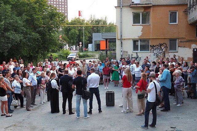 Жители Ботаники вышли на митинг против точечной застройки