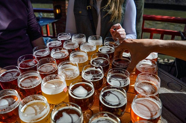 В Екатеринбурге неизвестный заявил о минировании пивного магазина