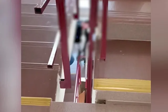 В военном госпитале Екатеринбурга силовики скрутили дебошира в белом халате