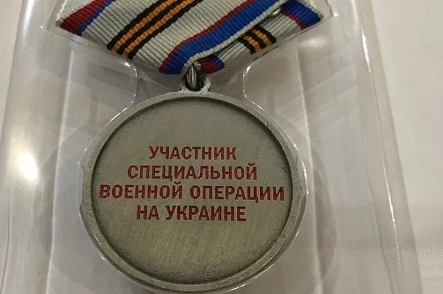 «Передовая. Подарки». Свердловский предприниматель за помощь фронту получил медаль «Участнику СВО»