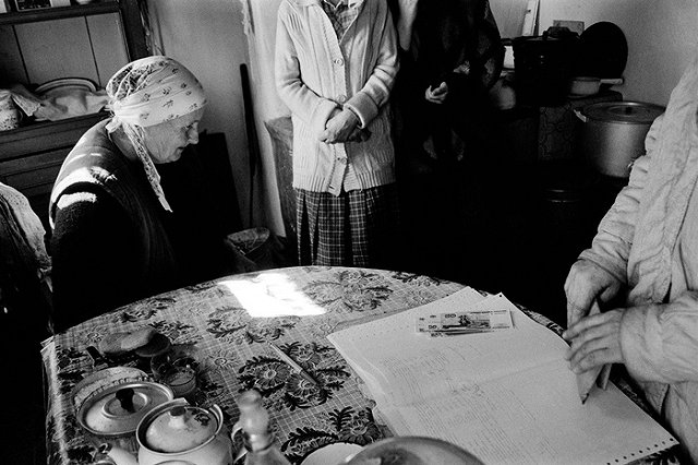 Мошенница поменяла старушке 146 тысяч рублей «дублями» из «Банка приколов»