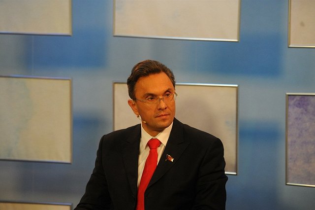 Обвиняемого в нападении на полицейских депутата Госдумы объявили в розыск