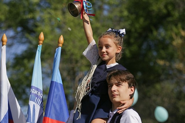 Учитель за приставания к первоклассницам осужден к 13 годам колонии