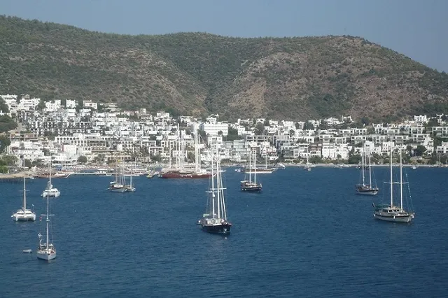 Ростуризм предложил обменять путевки в Турцию и Танзанию на туры по РФ