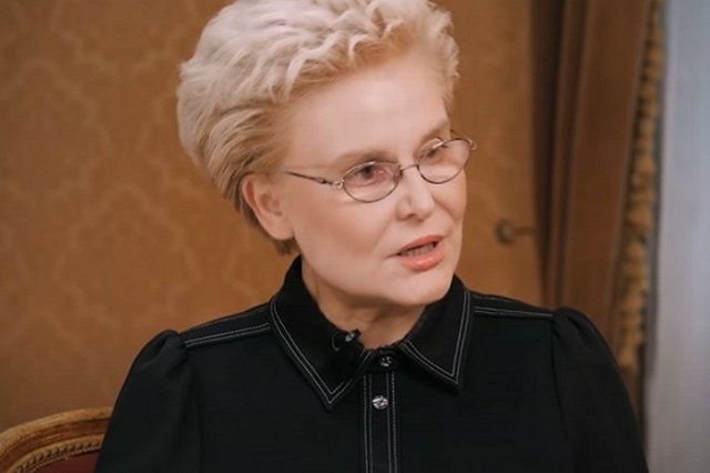 Телеведущая Елена Малышева покинула Россию