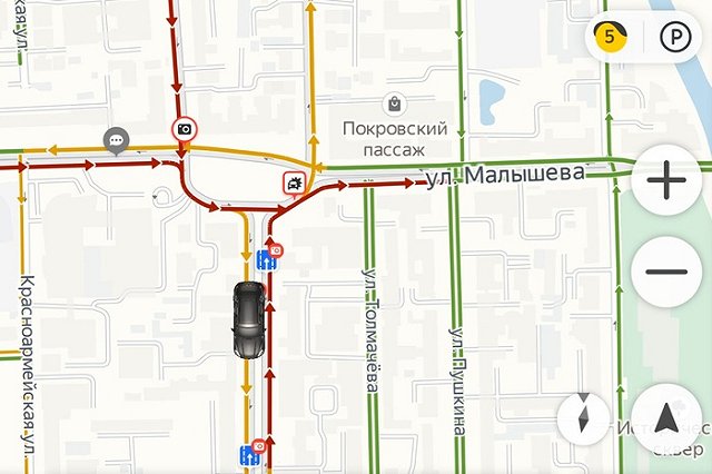 Центр Екатеринбурга встал в глухую пробку из-за мелкого ДТП