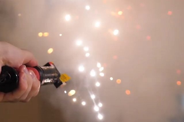 На Сахалине полицейский «реанимировал» потерявшего сознание мужчину электрошокером, пока тот не умер