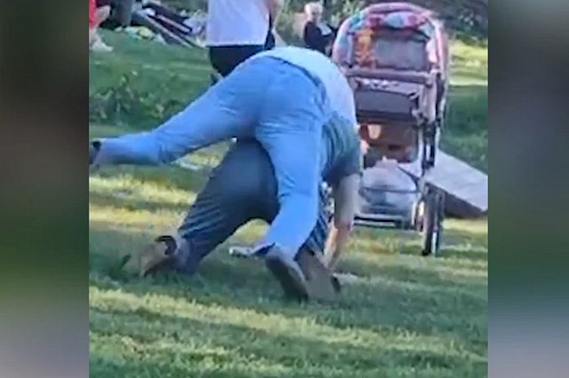 В Екатеринбурге два молодых отца устроили драку