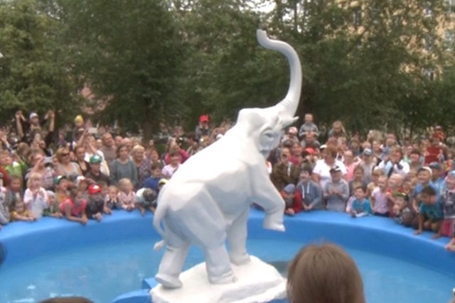 В суд Каменска-Уральского ушло дело топивших девушку в фонтане из-за цвета волос