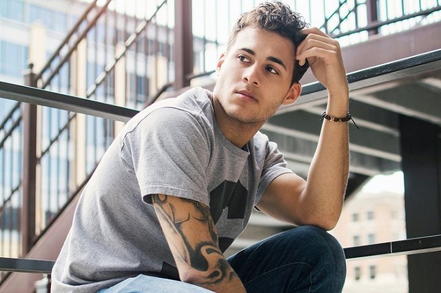 Екатеринбуржец залез в долги из-за модельного агентства