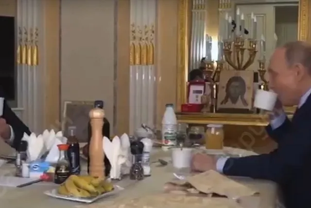 Путин показал, что лежит у него в холодильнике