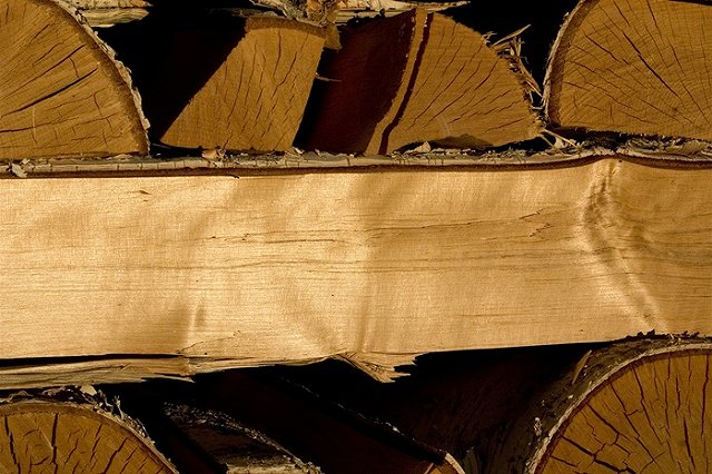 Суд не поверил, что пенсионерка убила мужа поленом по голове по его просьбе