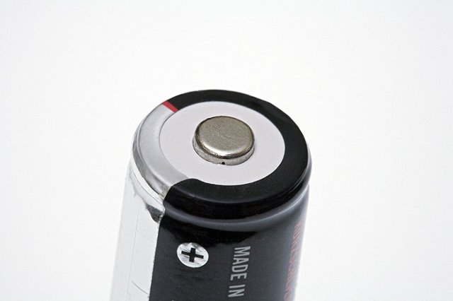 ИКАО: пассажирам и экипажам самолетов можно перевозить литиевые батарейки