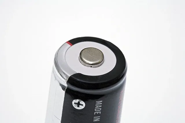 ИКАО: пассажирам и экипажам самолетов можно перевозить литиевые батарейки