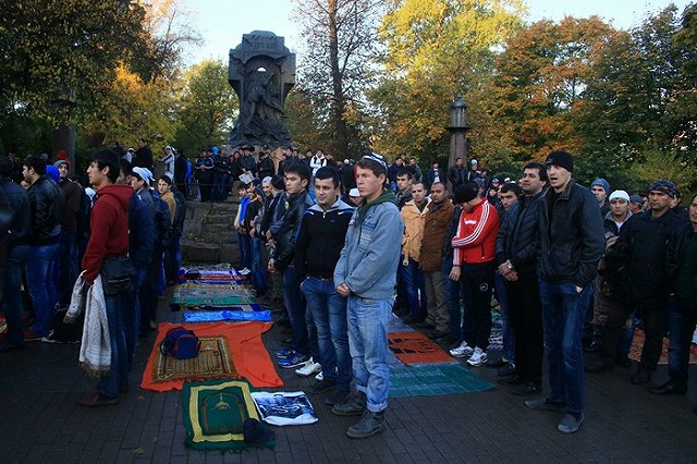 Мусульмане во всем мире отмечают Курбан-Байрам