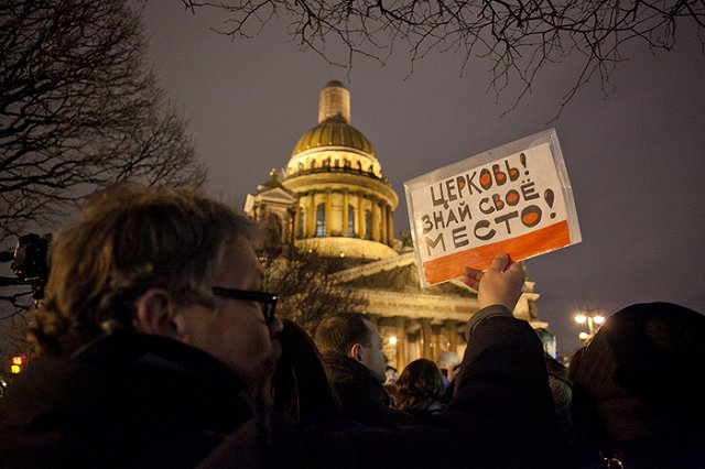 «Наступление на светскую жизнь». РПЦ передадут Исаакий и храм святой Екатерины