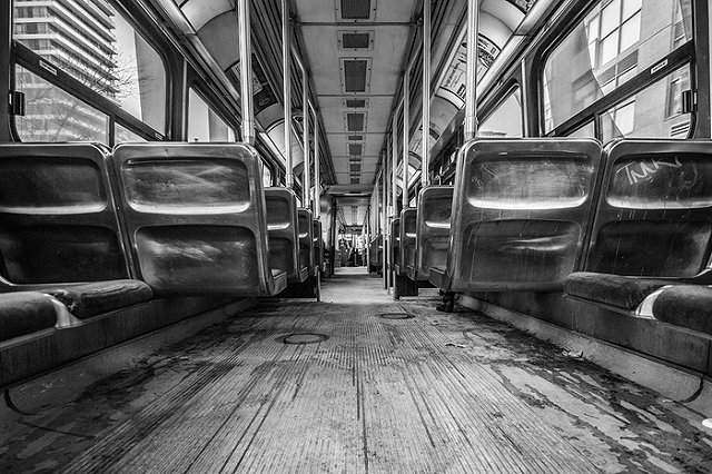 Прокуратура проверит водителя и кондуктора, заставлявших ребенка вымыть автобус