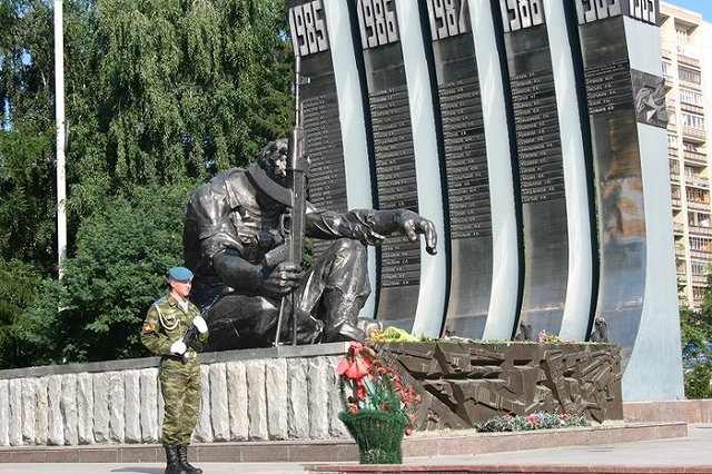 Сегодня у «Черного тюльпана» пройдет митинг в память о жертвах терактов