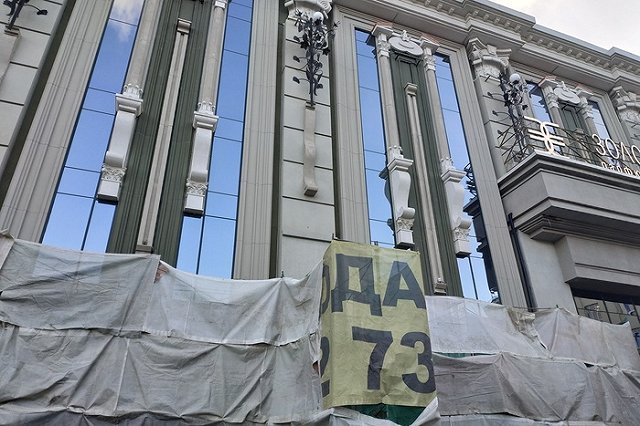 «Пассаж» Заводовского-Погребинского пошел трещинами