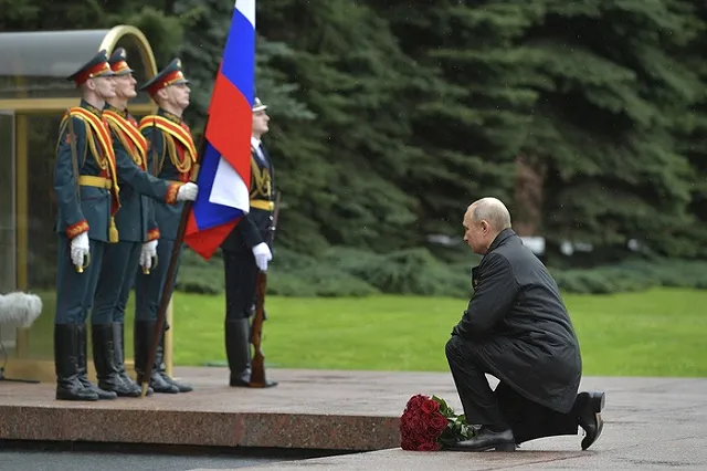 Путин предложил включить в школьную программу обязательное патриотическое воспитание