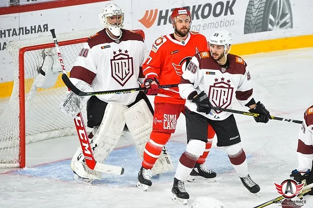 «Автомобилист» с разгромным счётом обыграл «Динамо» из Риги