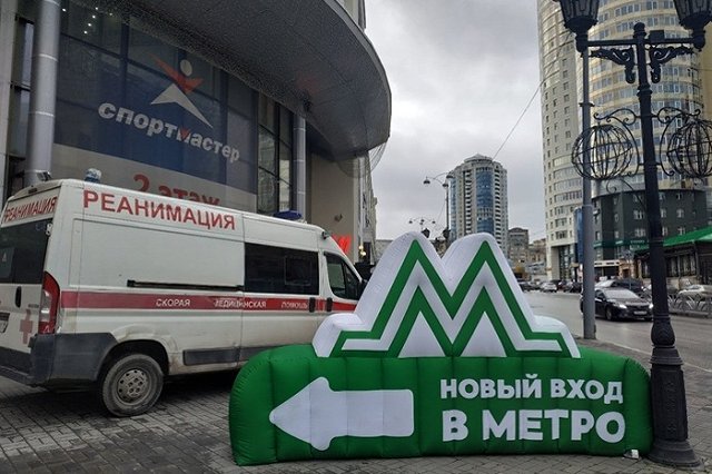 Куйвашев призвал уделить особое внимание антикоронавирусным мерам в ТЦ