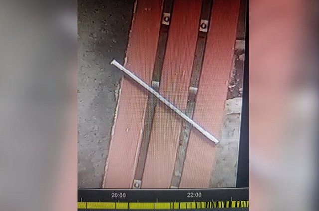 Трое свердловских подростков едва не убили школьницу железной трубой