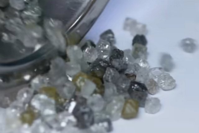 NYT: Запад призывает присвоить алмазам из России статус «кровавых»