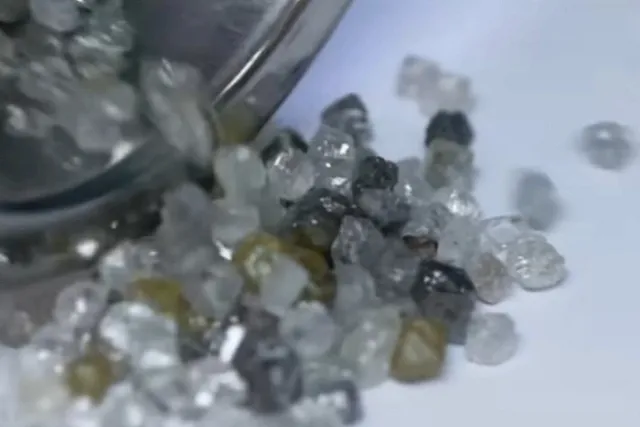 NYT: Запад призывает присвоить алмазам из России статус «кровавых»