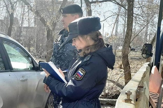 На Урале приставы забрали ребенка у бомжующей матери