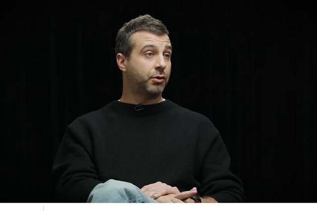 Иван Ургант будет смешить людей из Парижа