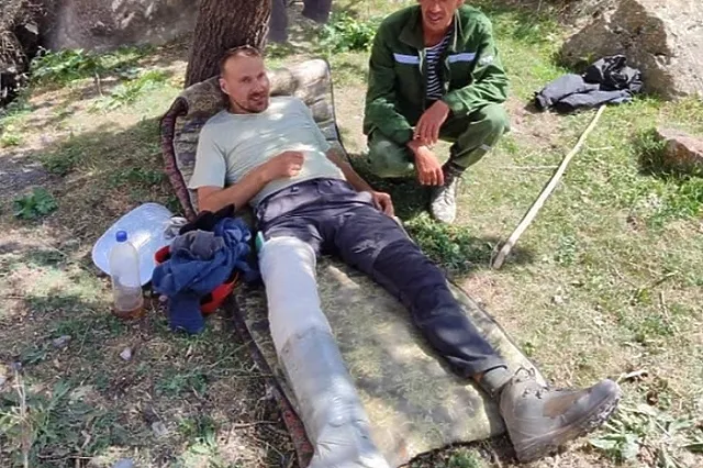 Екатеринбургский альпинист сломал ногу в горах Таджикистана