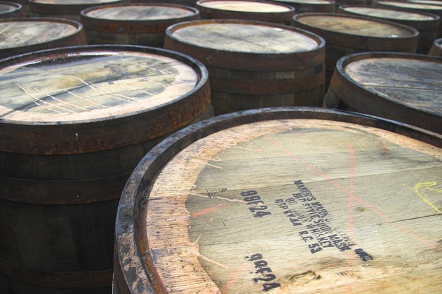 Роспотребнадзор обнаружил опасные вещества в виски