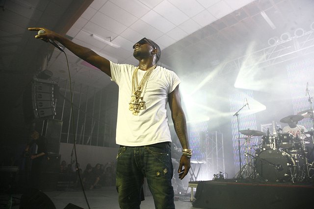 В США создали подушку в форме Канье Уэста