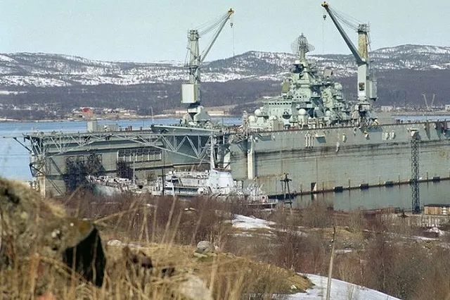 «Россети» опровергли отключение электроэнергии как причину ЧП с авианосцем